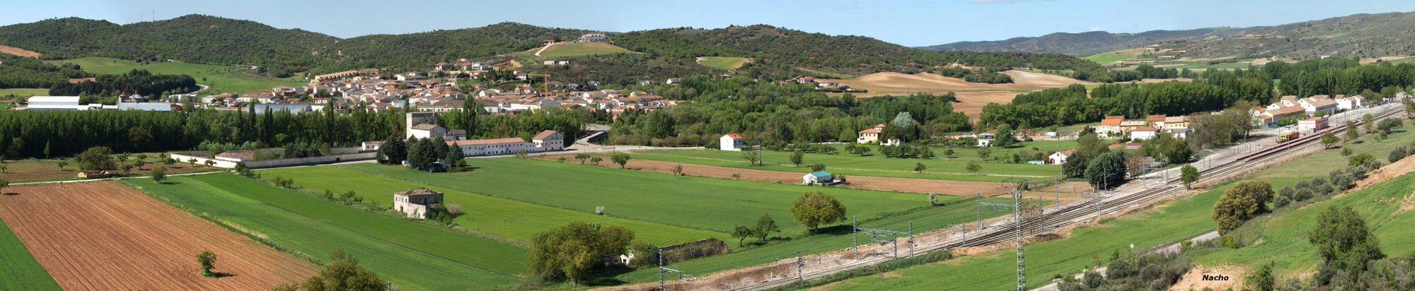 Vista panorámica de Espinosa de Henares y la vega del río